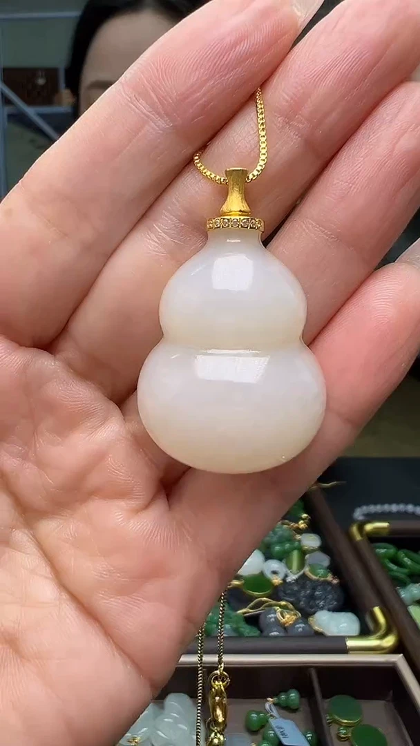 颈饰18K金镶嵌和田玉(多样性发货.发其一）10.22.39