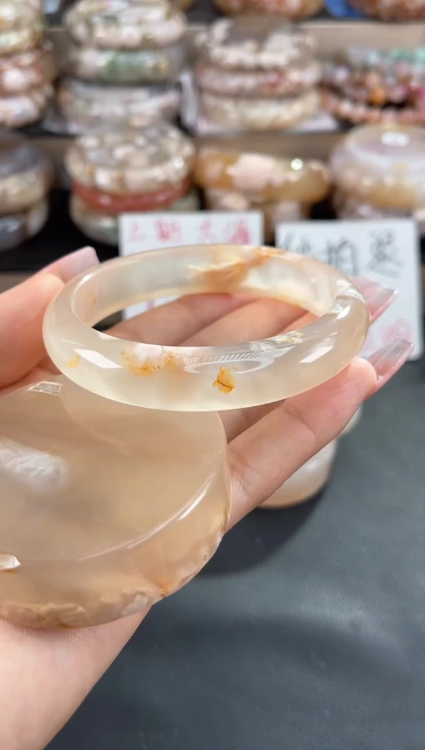 未镶嵌手镯石英质玉59