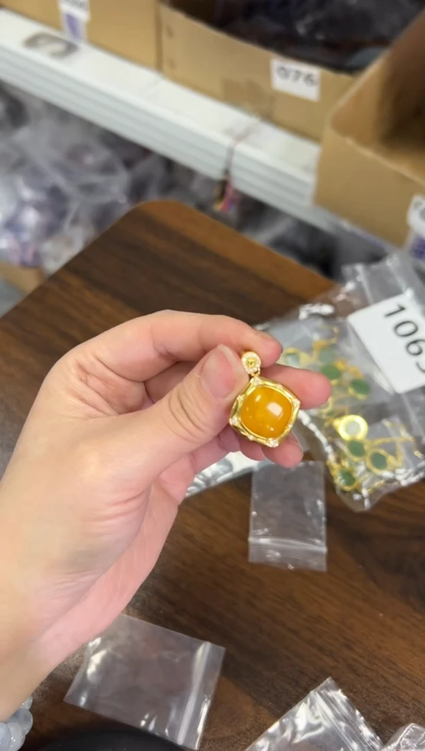 【闪购商品】蜜蜡戒指银S925镶嵌满蜜蜜蜡银镶嵌吊坠[1789]