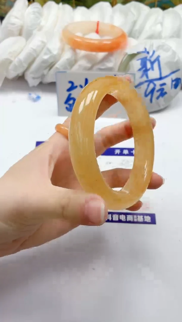 石英质玉手镯未镶嵌385/64.6