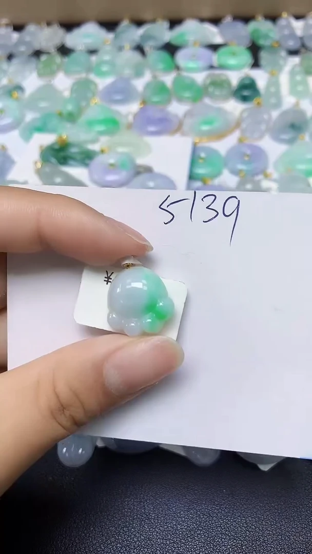 翡翠18K金镶嵌颈饰 天然缅甸翡翠A货