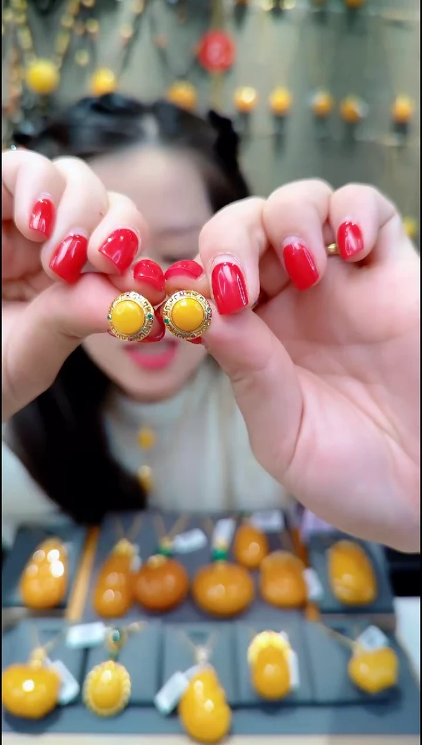 【闪购商品】蜜蜡耳饰银S925镀金镶嵌H251蜜蜡耳坠