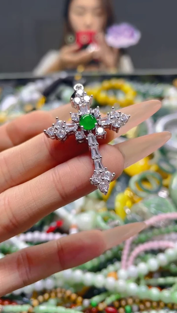 颈饰未镶嵌翡翠/H/翡翠A货，一件也是批发价