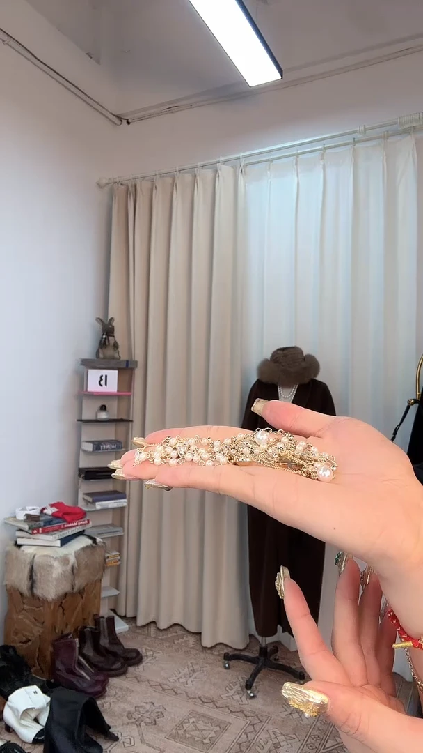 4女士时尚搭配项链