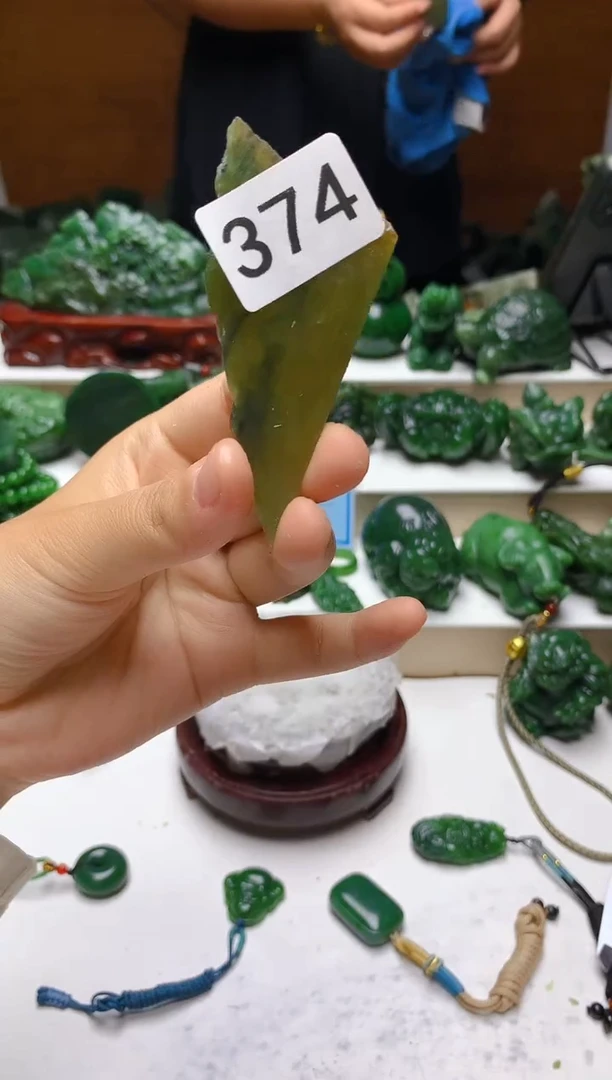 未镶嵌和田玉（碧玉）珠宝半成品1