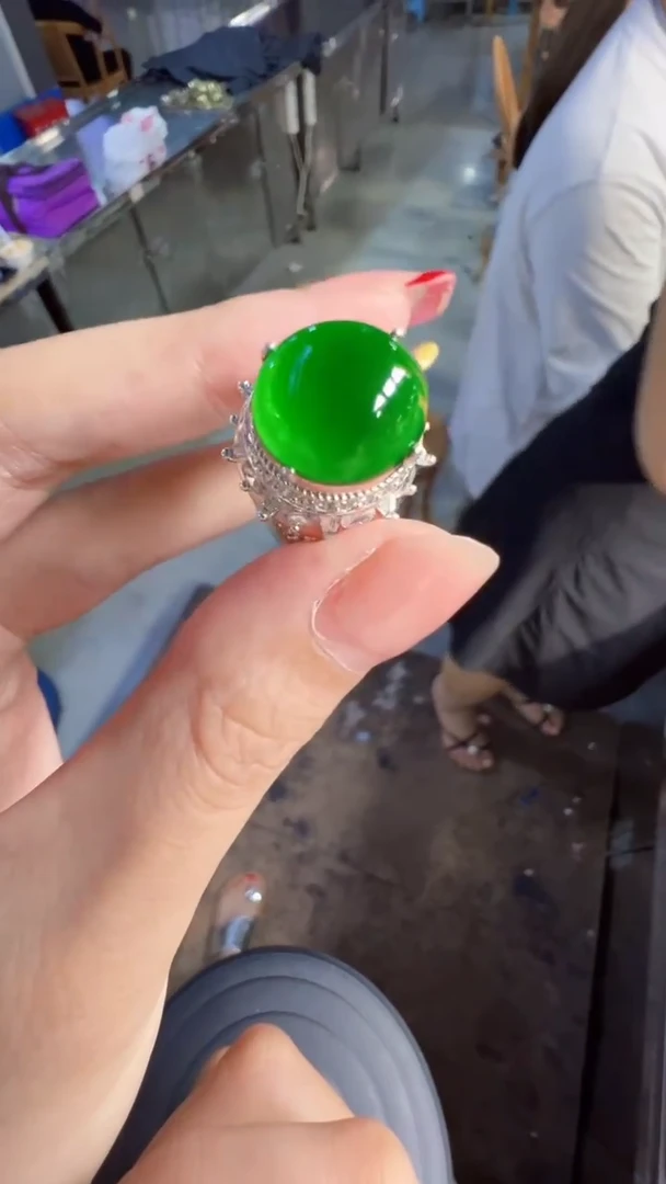 未镶嵌定制翡翠翡翠A货有轻微色差属于正常现象，蛋面多样性发货1