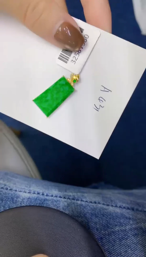 颈饰18K金镶嵌翡翠缅甸天然翡翠A货