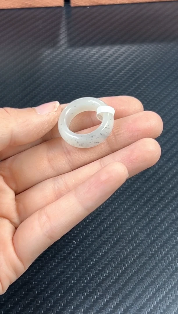 吊坠(赠链)未镶嵌和田玉黑山微色差17