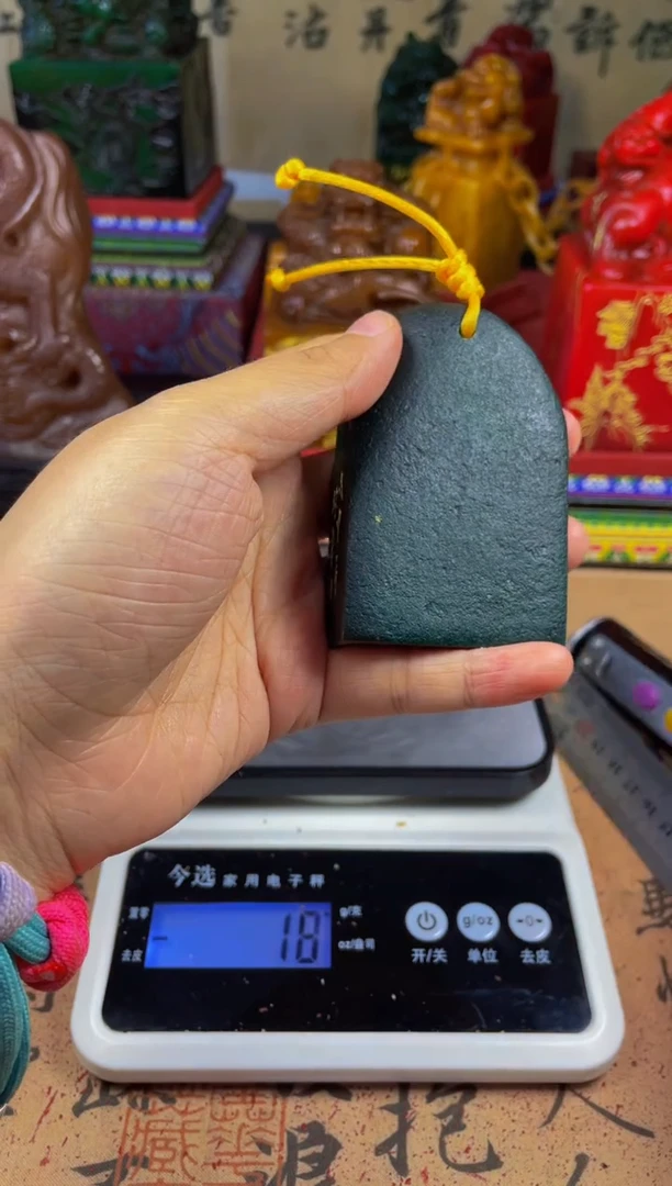 寿山石印石雅安绿皮壳随形章（志在千里）