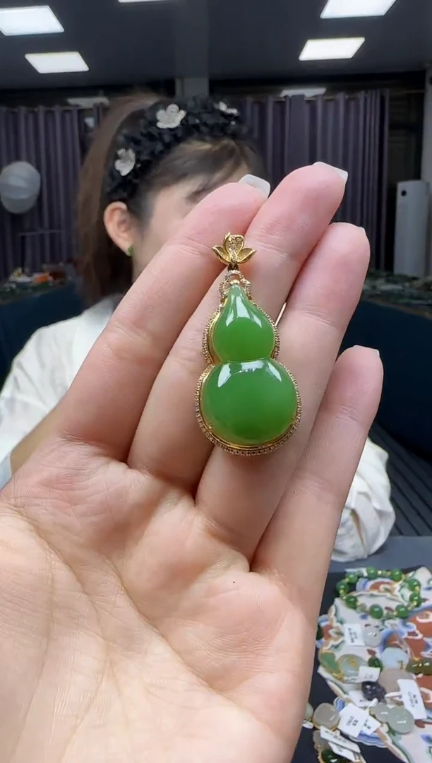 和田玉18K金镶嵌挂件1