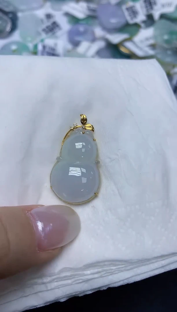 翡翠18K金镶嵌颈饰天然缅甸翡翠A货