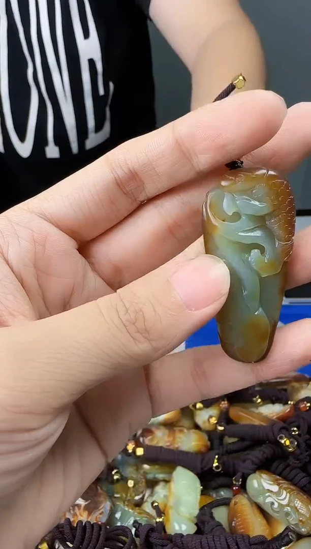 和田玉未镶嵌颈饰1