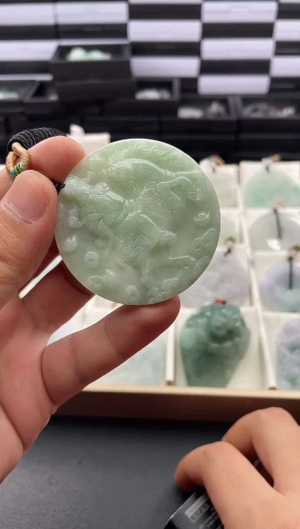 翡翠未镶嵌颈饰..../8/21/ 168