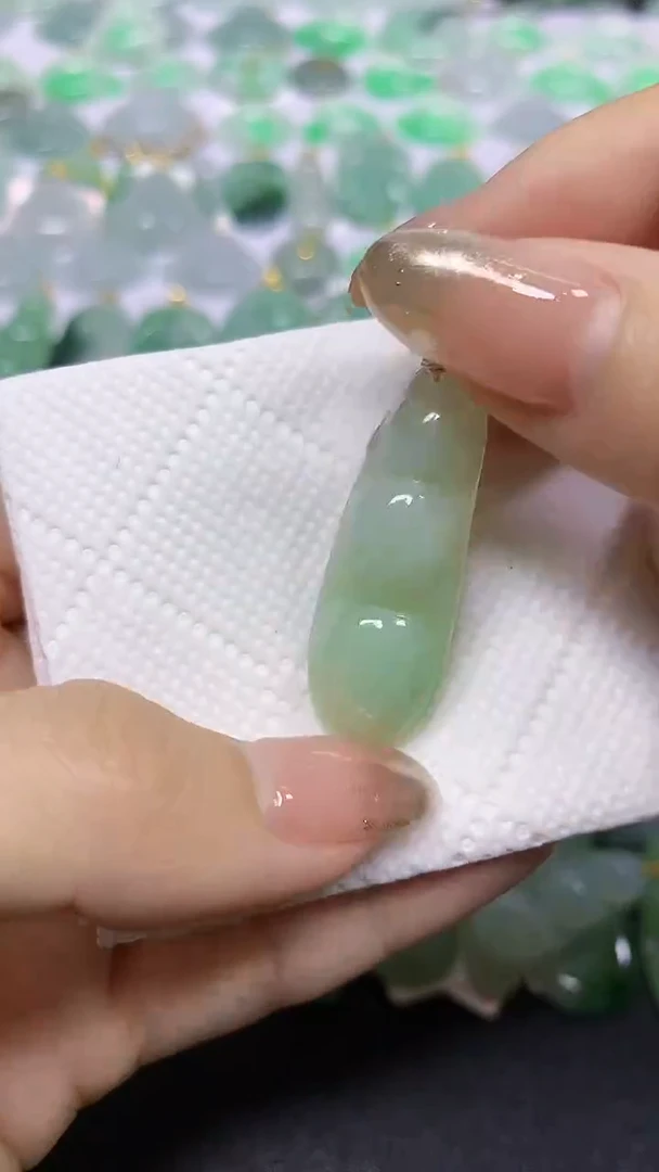 颈饰未镶嵌翡翠A货