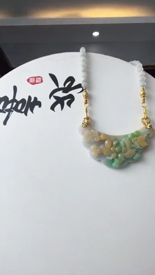 颈饰未镶嵌翡翠蝶恋花
