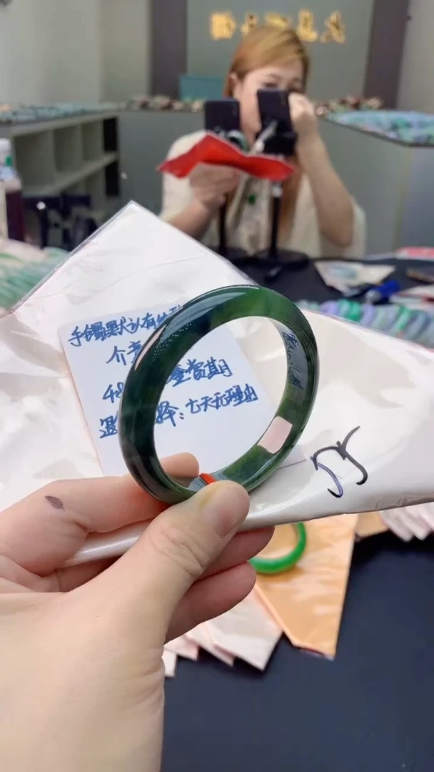 未镶嵌手镯翡翠1020406372