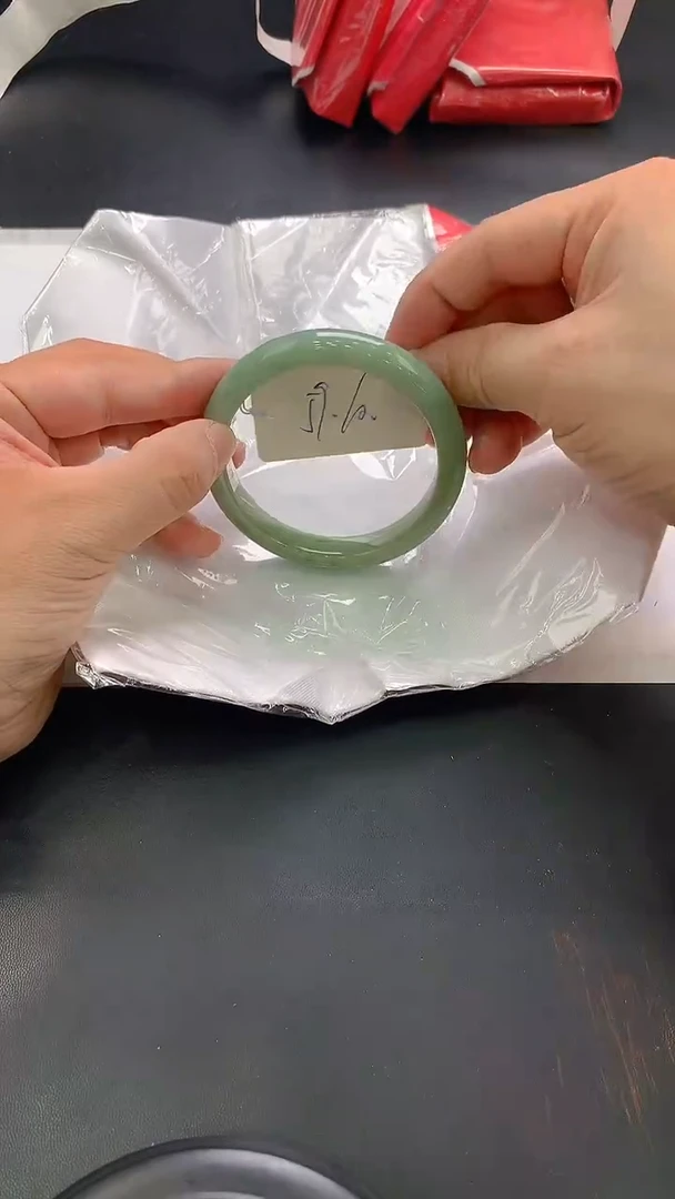翡翠手镯未镶嵌208