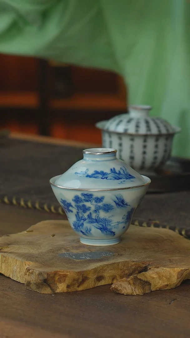 包银青花山水葫芦盖碗.