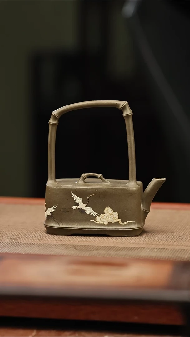 茶壶紫砂竹节 提梁壶 100毫升瑞鹤图