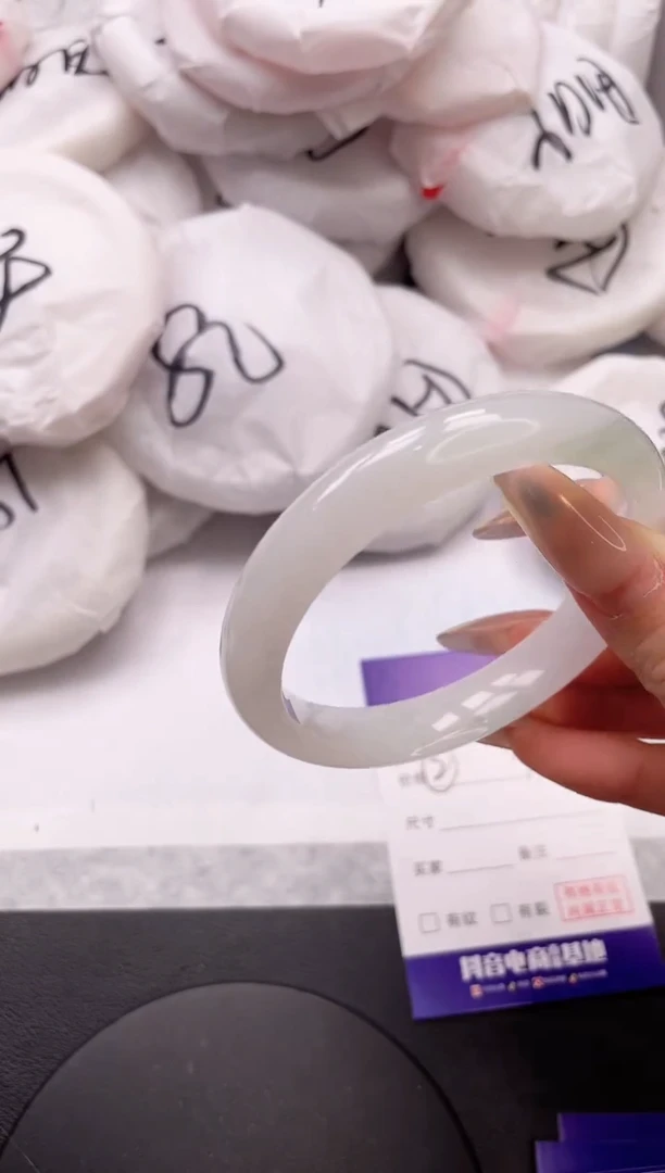 【闪购商品】石英质玉手镯未镶嵌11K279-58