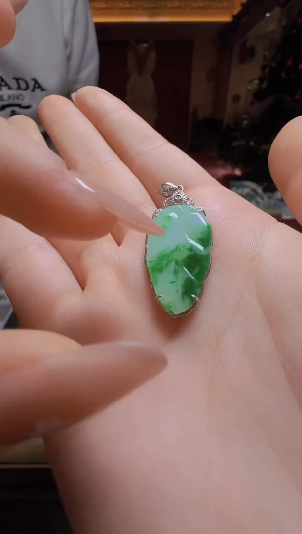 【闪购商品】翡翠吊坠(不含链)未镶嵌翡翠