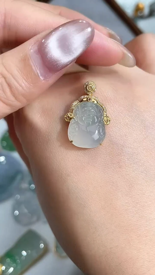 颈饰18K金镶嵌翡翠2026010201