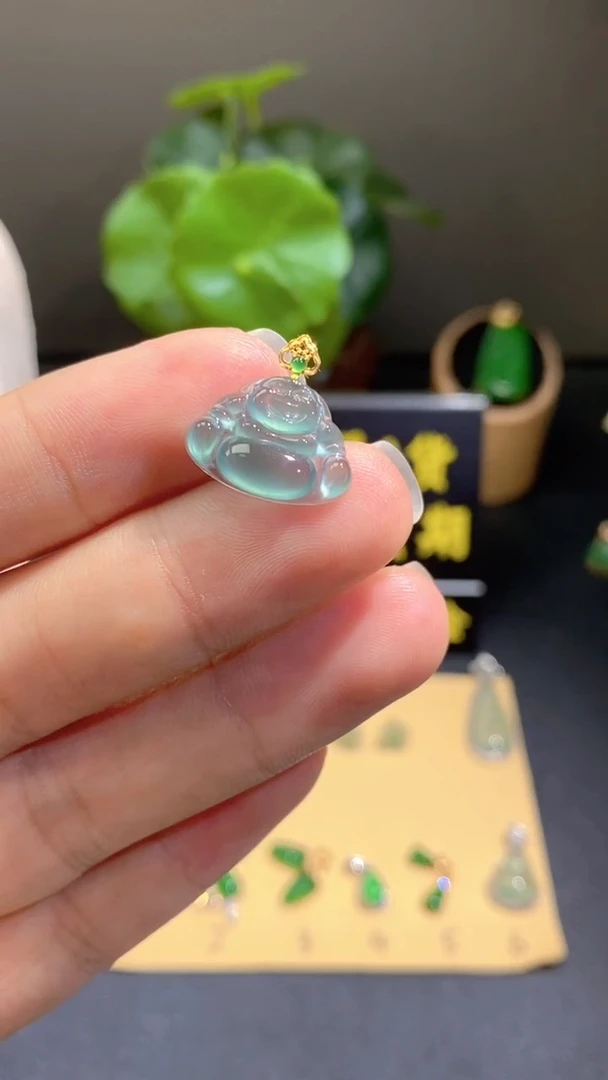 颈饰18K金镶嵌翡翠翡翠A货