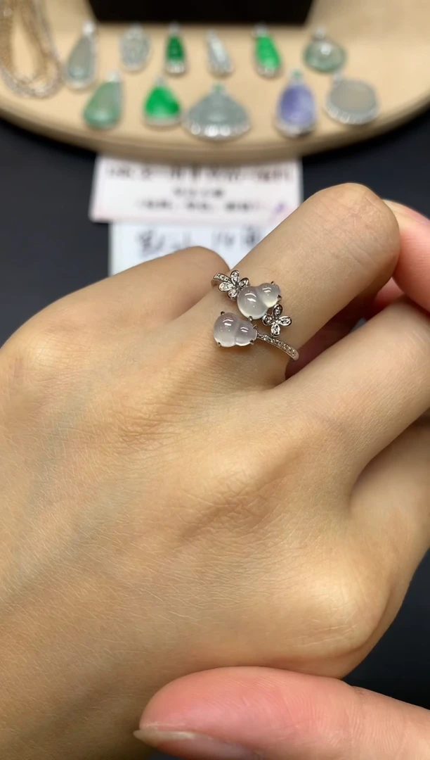 翡翠戒指18K金镶嵌葫芦【无服务费】
