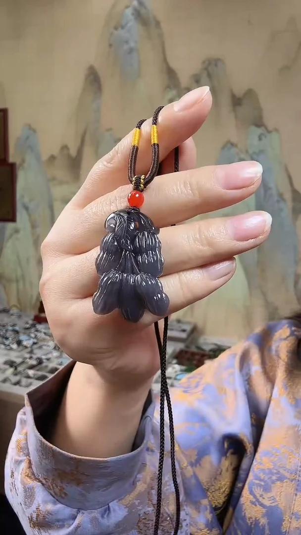 颈饰未镶嵌和田玉.