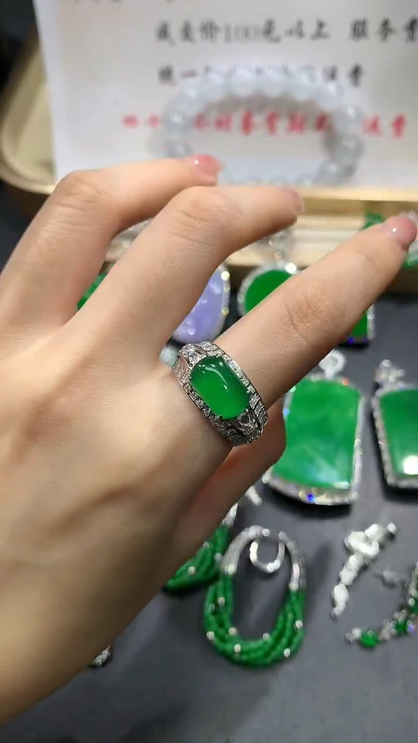 【闪购商品】翡翠戒指18K金镶嵌30团购