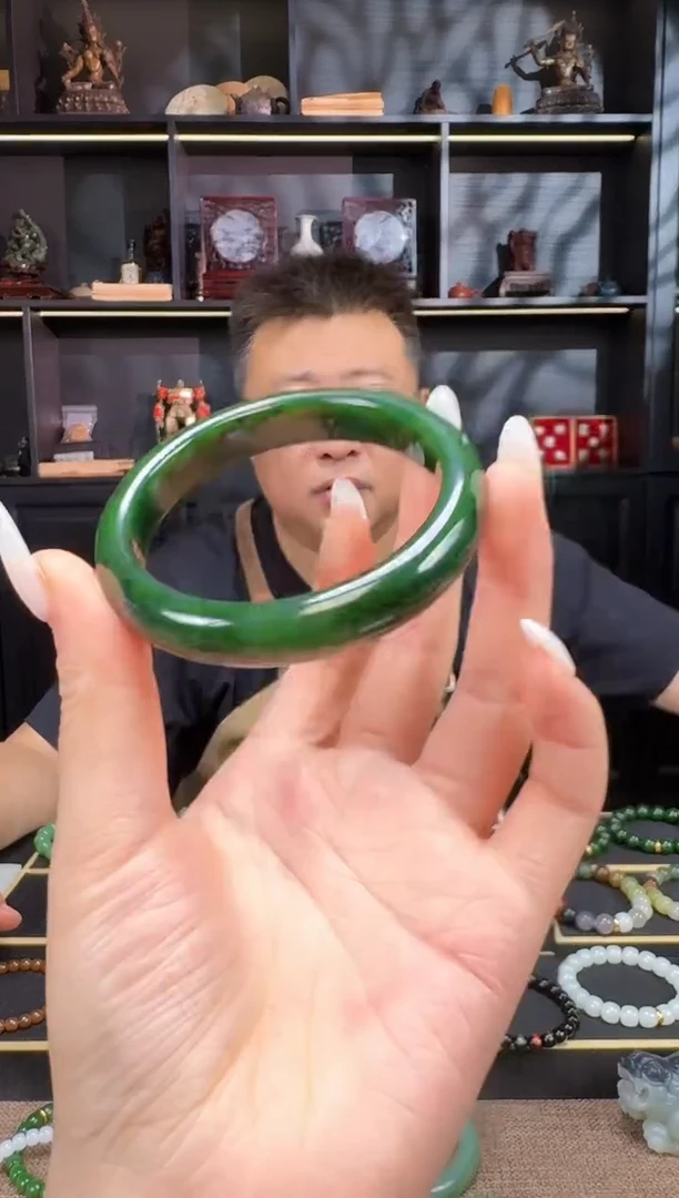 颈饰未镶嵌和田玉碧玉手镯60+m