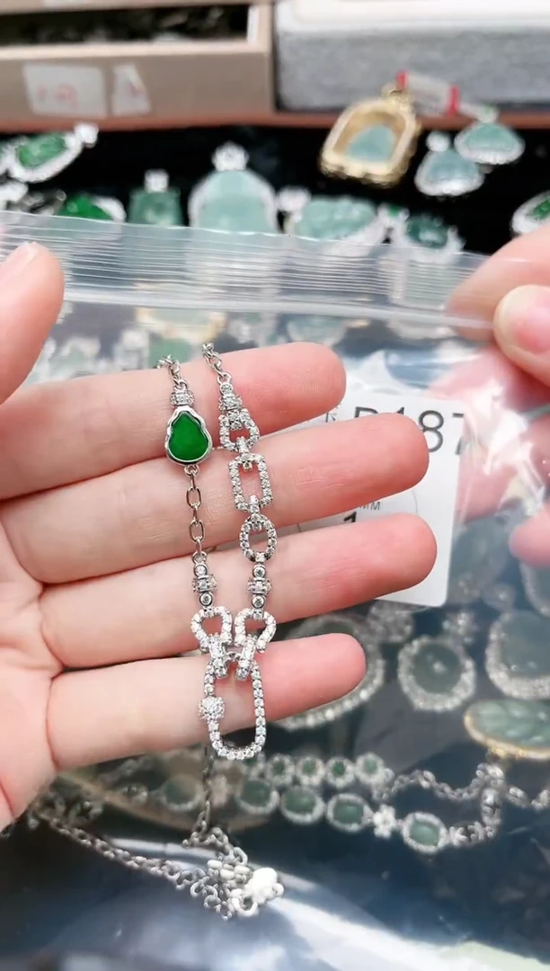 【闪购商品】翡翠颈饰未镶嵌187赠皮绳