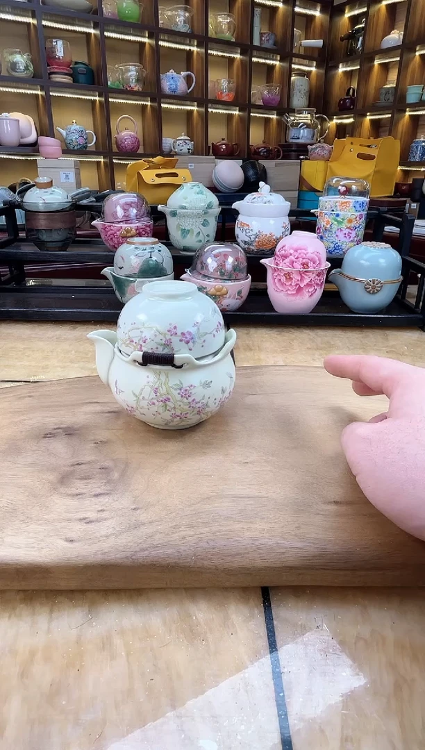 【闪购商品】黄汝桃花宝瓶旅行套装