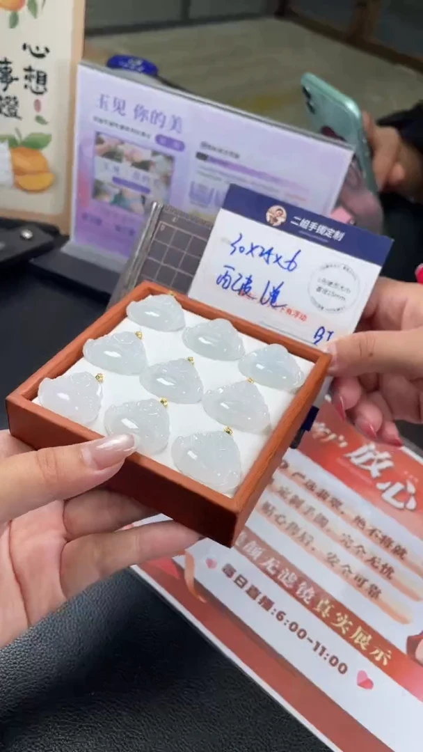 翡翠挂件18K金镶嵌冰胶佛公多样性发其一CP12配绳