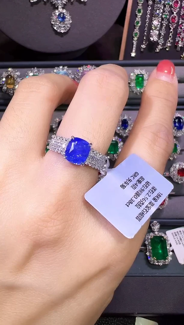 矢车菊戒指蓝宝石18K金镶嵌2.56ct