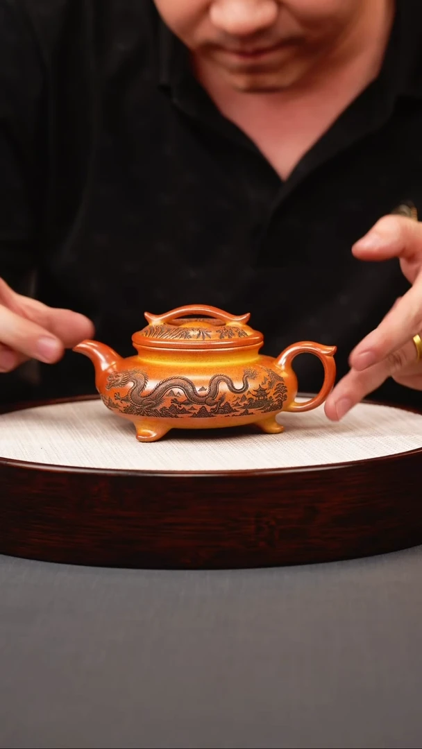 茶壶紫砂火云烧三足如意