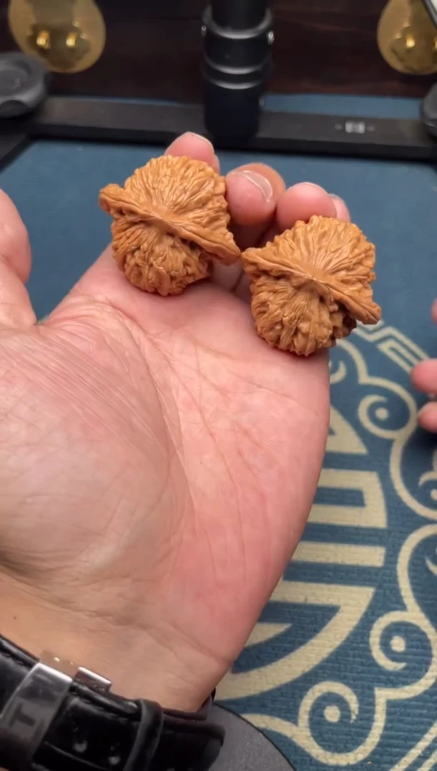 文玩核桃吊坠汉高楼40