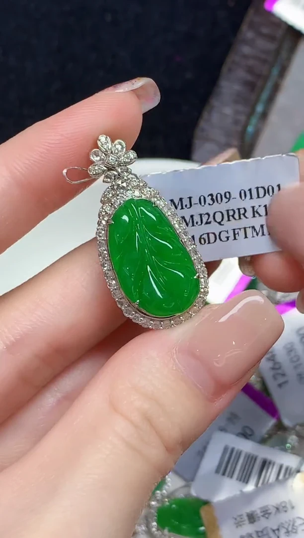 吊坠(不含链)18K金镶嵌翡翠多样性发其一