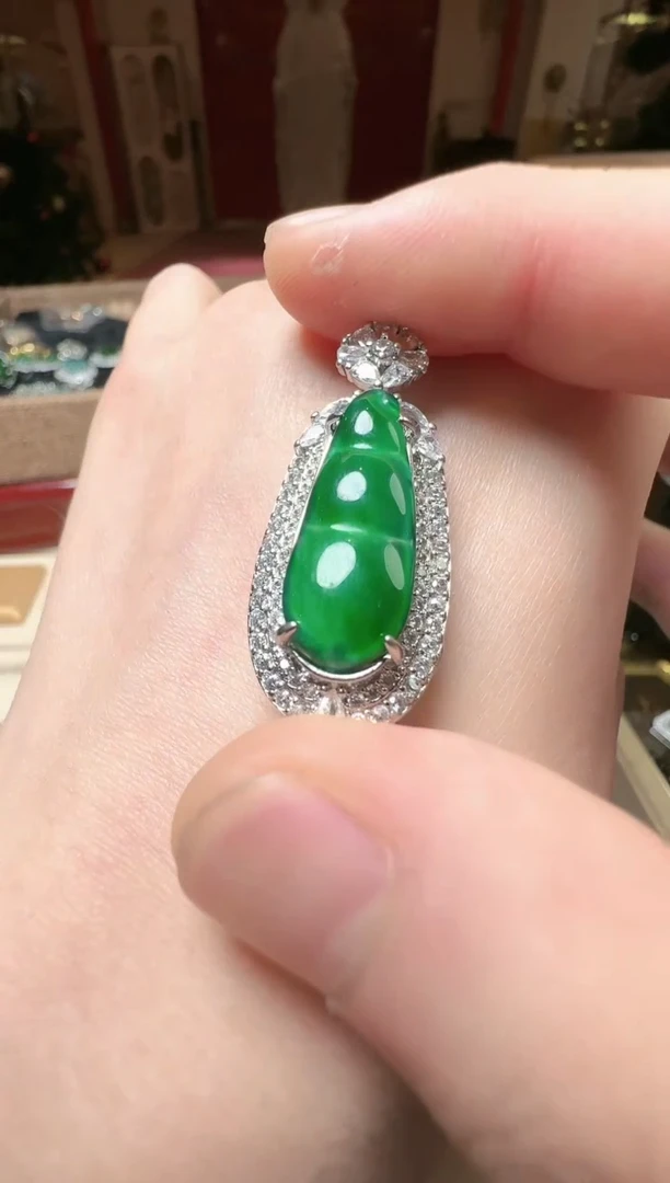 【闪购商品】翡翠吊坠(不含链)未镶嵌翡翠