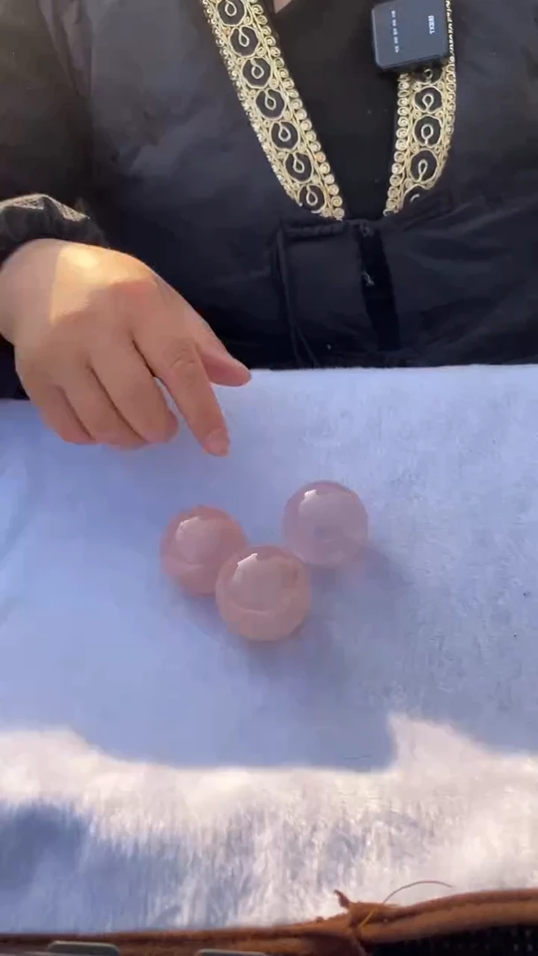 【闪购商品】芙蓉石球未镶嵌粉水晶球D322多样性发其一（不配底座）