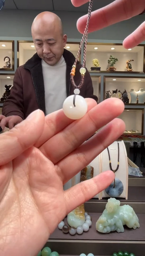 颈饰未镶嵌和田玉苏