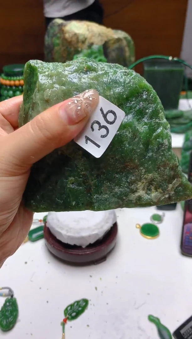 未镶嵌和田玉（碧玉）珠宝半成品1