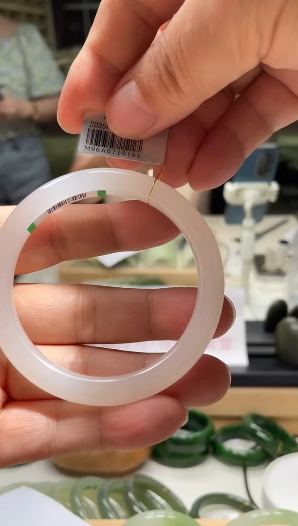 未镶嵌手镯和田玉60-62圈口 9191