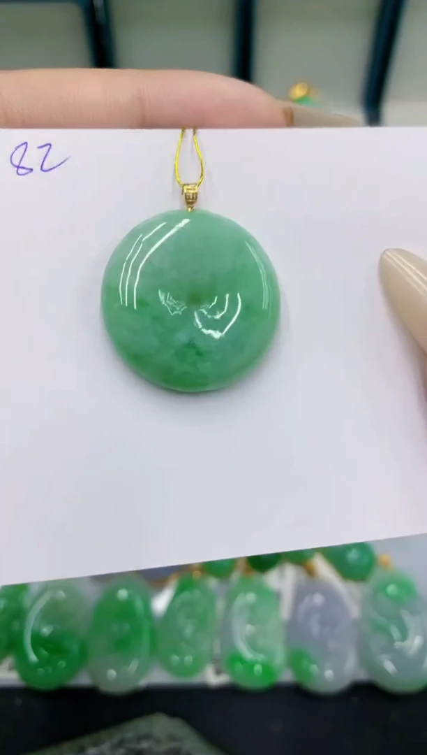翡翠18K金镶嵌颈饰11111111111