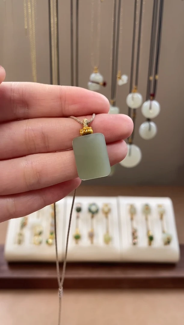 颈饰未镶嵌和田玉和田玉吊坠