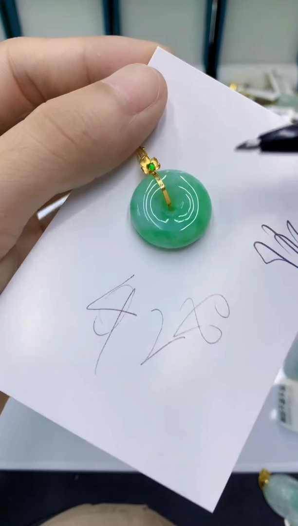 颈饰18K金镶嵌翡翠翡翠