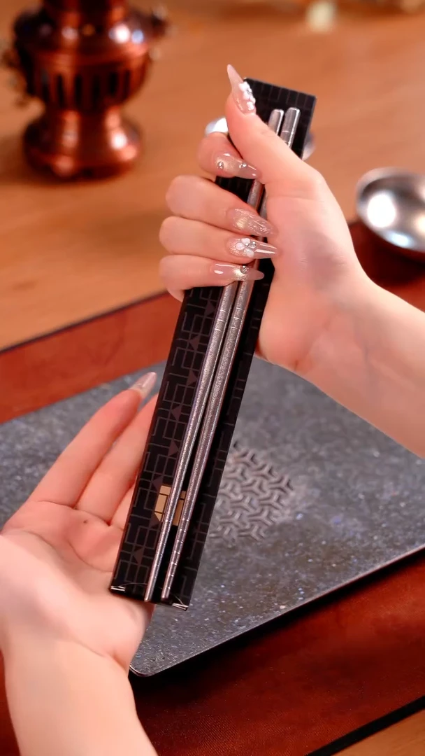 @@器态纯钛筷子银色一双装