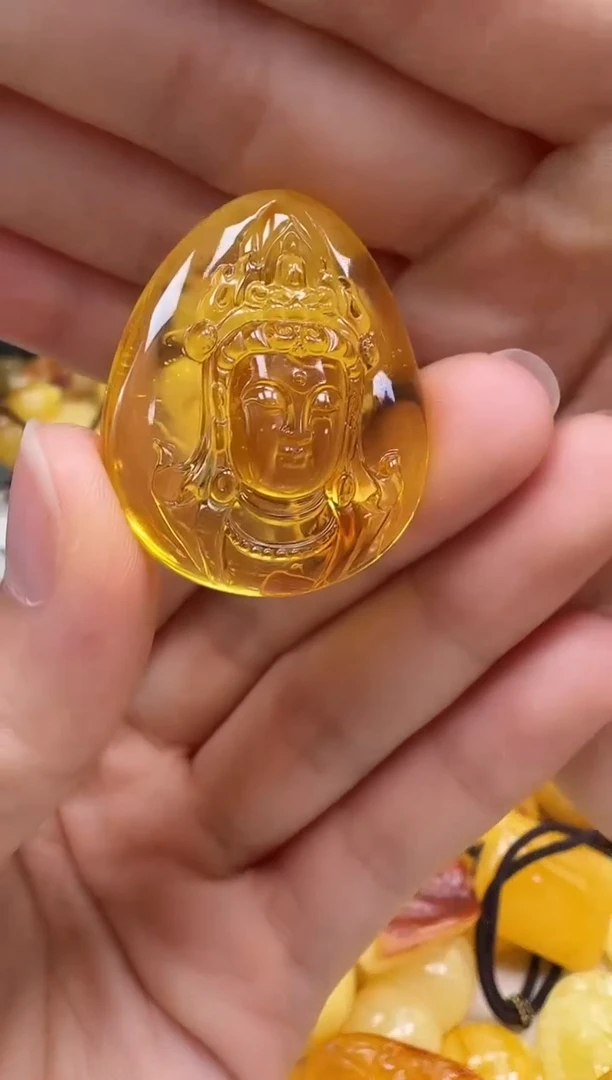 未镶嵌琥珀裸石如图