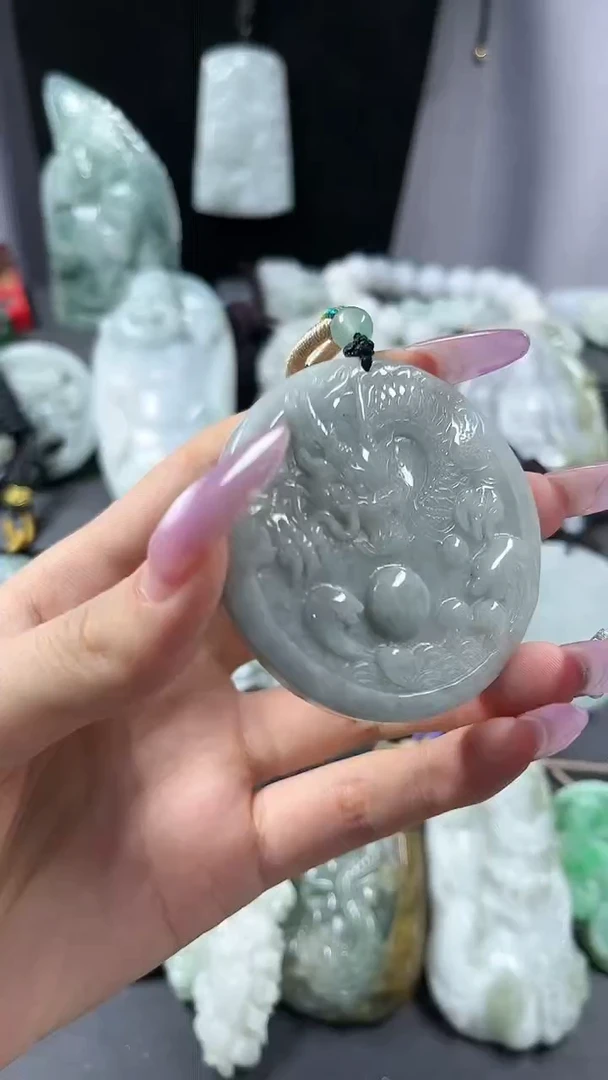 翡翠未镶嵌颈饰龙牌