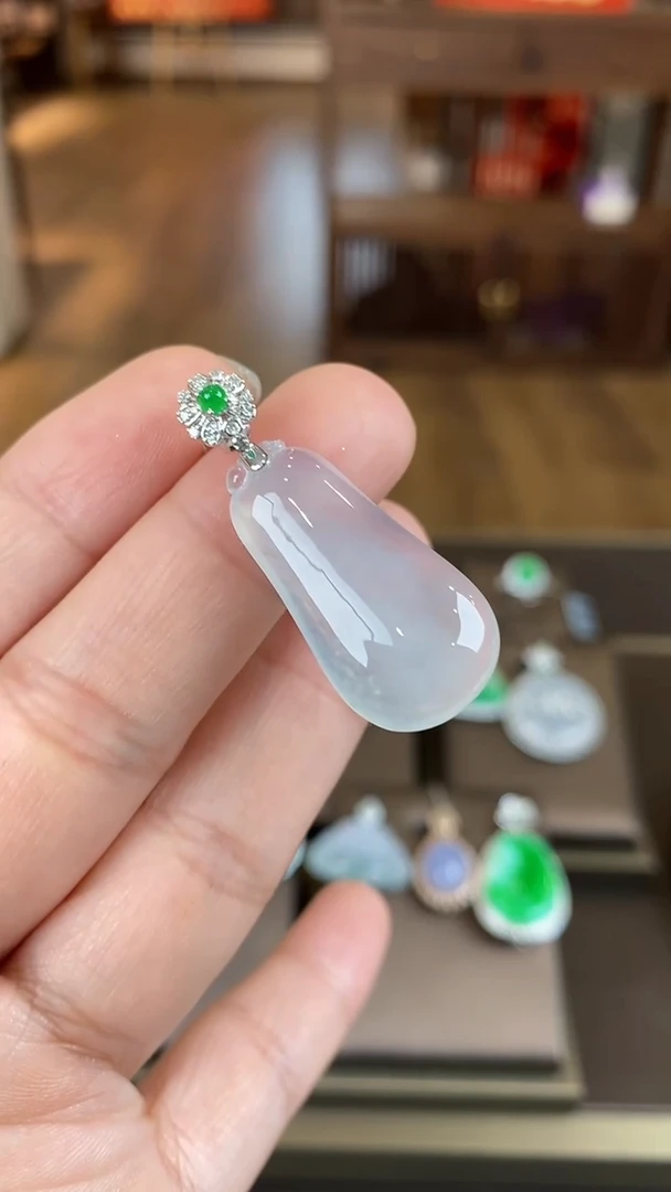 【闪购商品】翡翠吊坠(不含链)18K金镶嵌翡翠福瓜